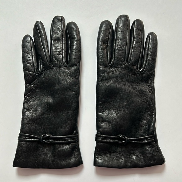 Vintage Aris Isotoner butter soft black leather gloves with knot detail - Picture 2 of 8